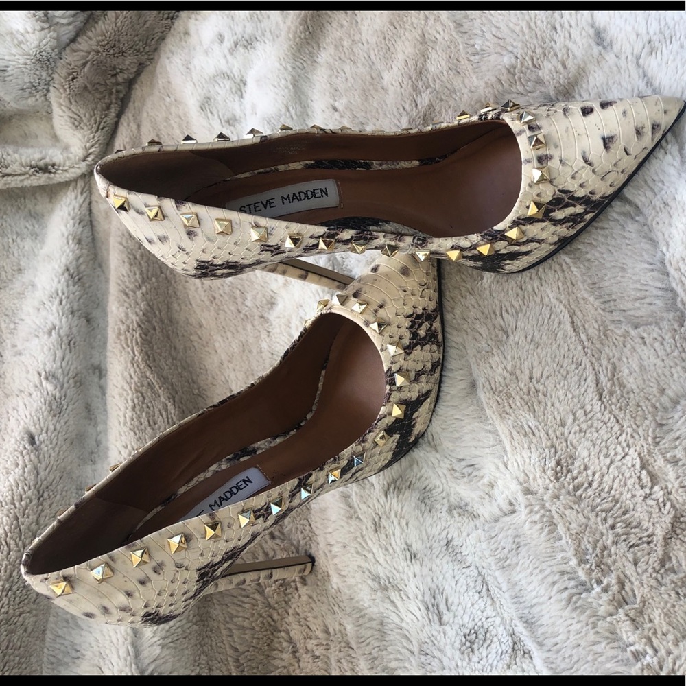Steve Madden pointy toe pump